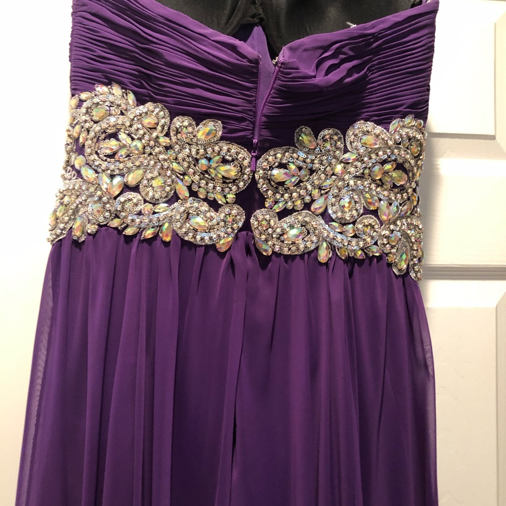 Gorgeous purple gown! - Picture 3 of 4